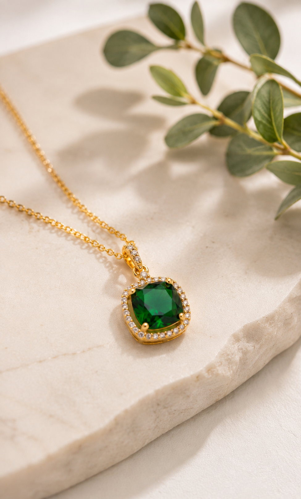 Emerald Glow Pendant Necklace